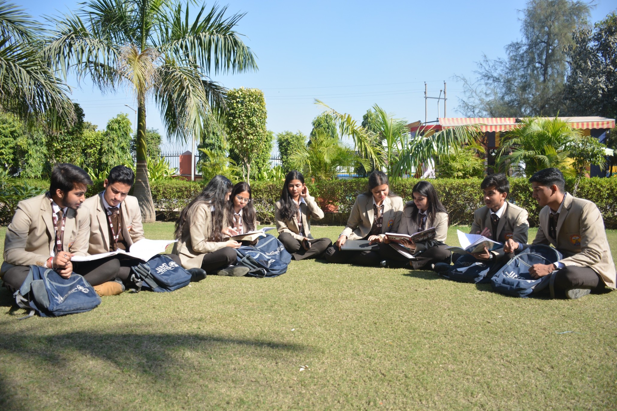 Top Private College in Noida for BBA & BCA